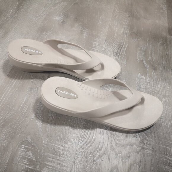 Okabashi Ladies Size Med. One Piece Construction Beige Thong Sandals - Picture 5 of 7